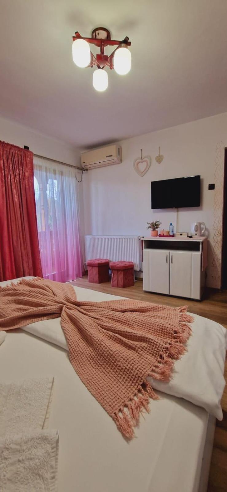 Pensiune Pastravarie La Pintea Haiducu Deseşti Exterior foto